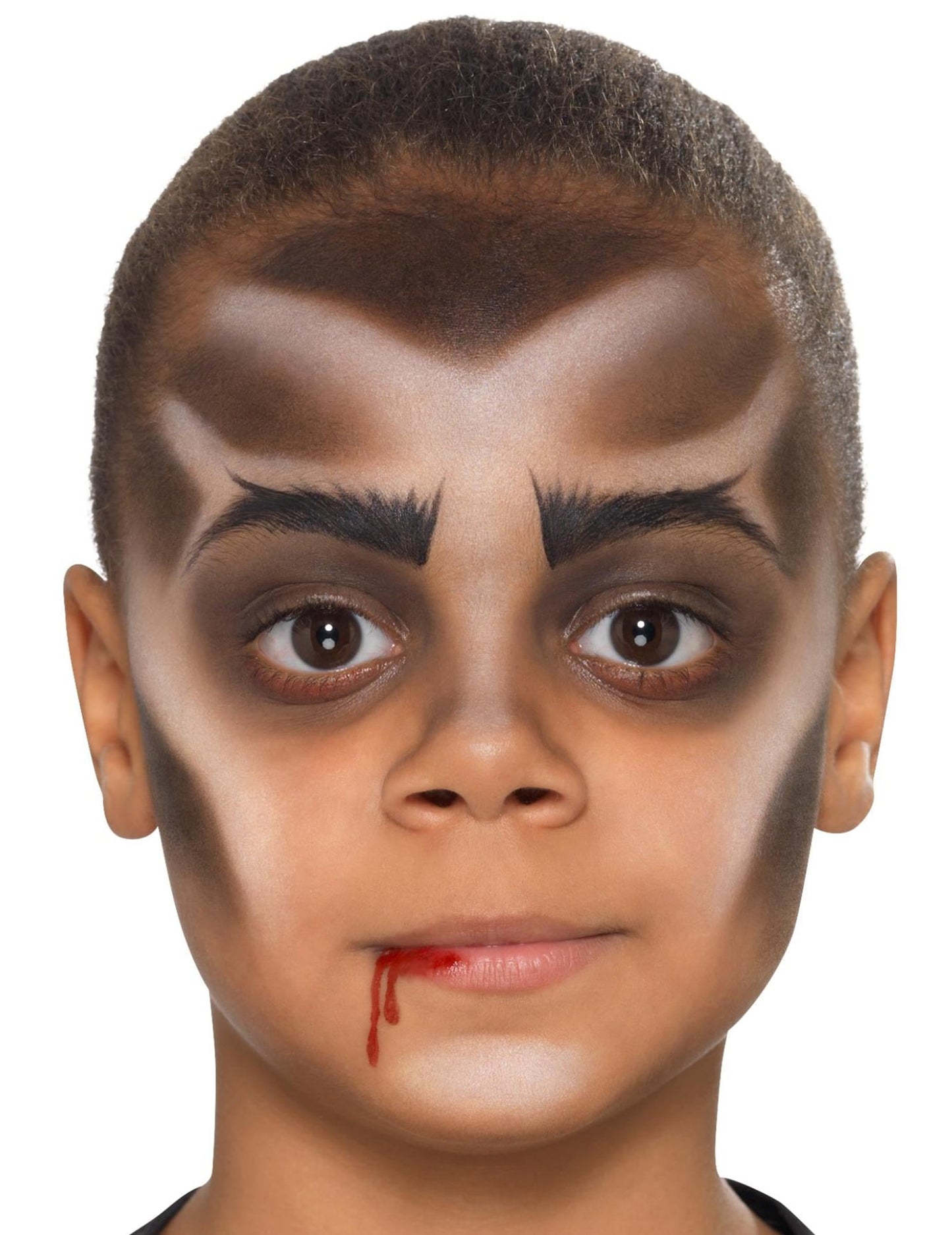 Détail du maquillage du visage et de l'effet sang du kit maquillage vampire avec dentier