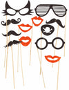 Kit photobooth 12 pièces lunettes et moustaches pour fête noir et rouge