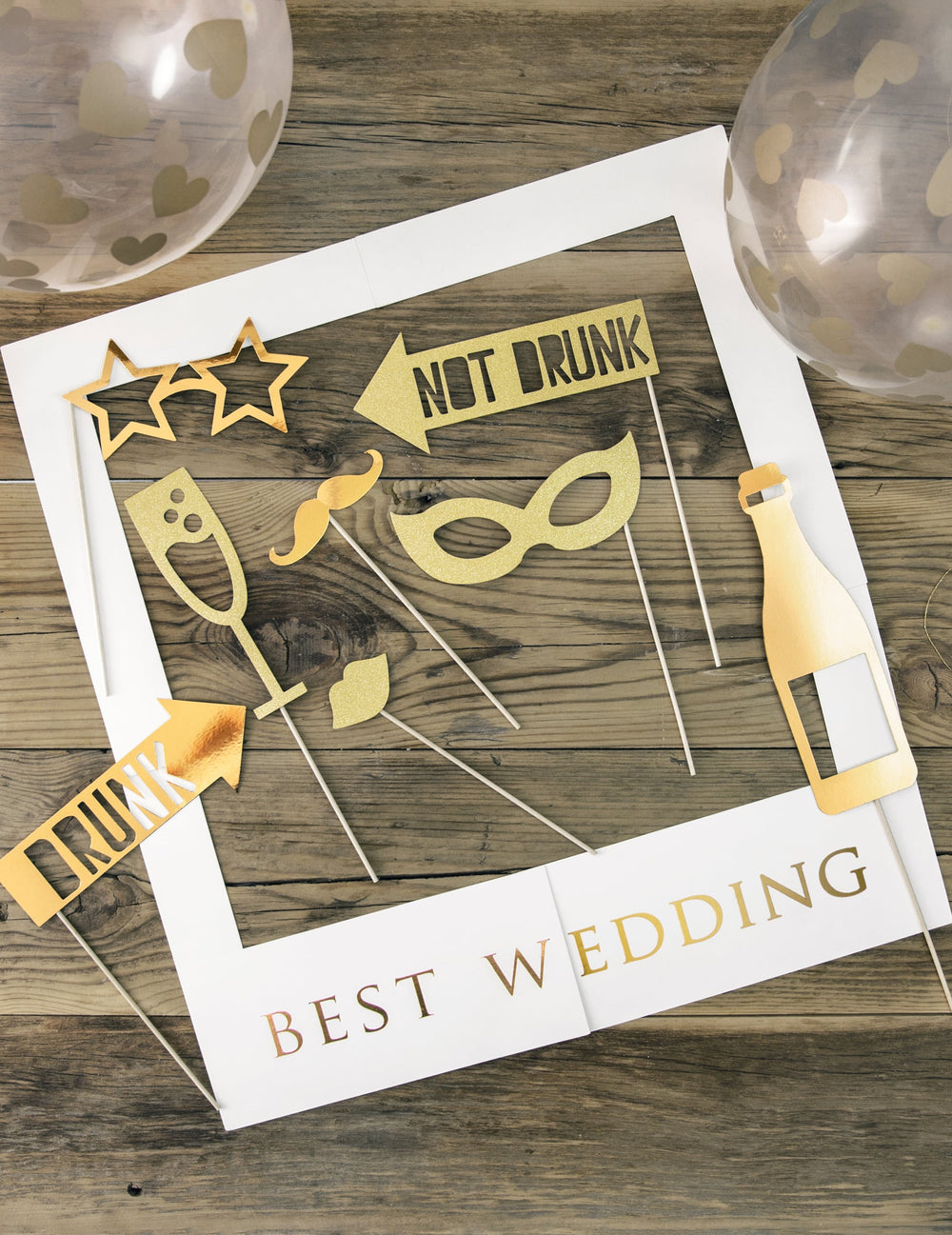 Vue d'ensemble des accessoires du kit photobooth de mariage pour invités