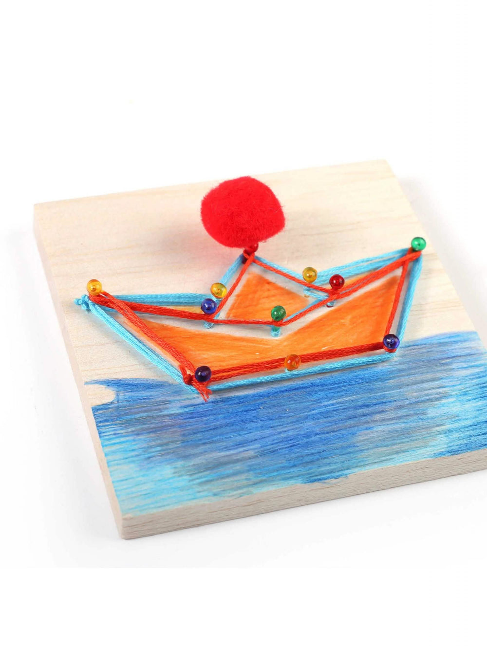 Exemplo de quadro acabado de um barco do kit string art júnior tema mar