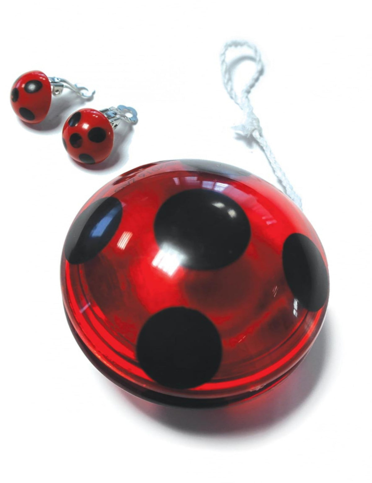 Détail des accessoires du Kit Yoyo et Boucles d'oreilles Ladybug™