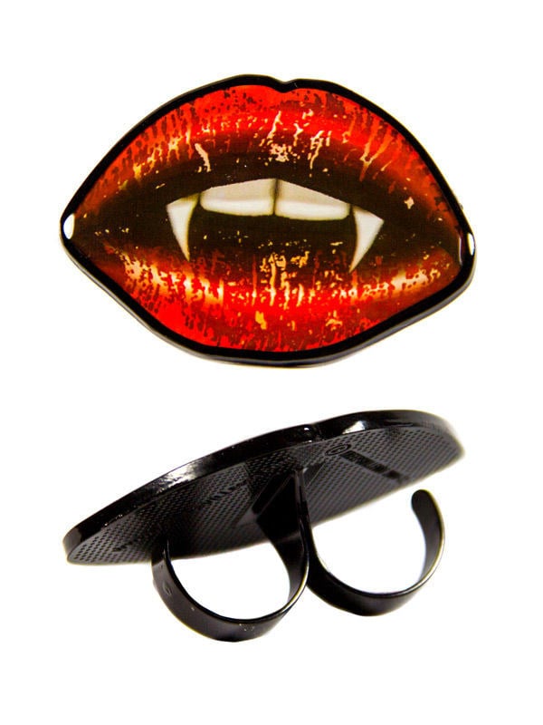 Bague vampire gothique pour femme rouge et noire avec crocs