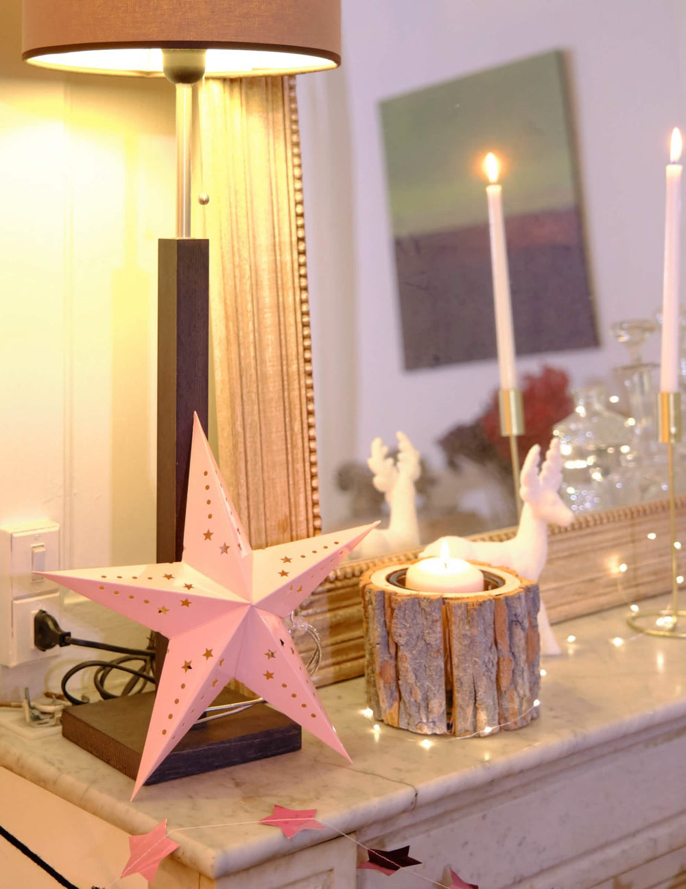 Encenação da lanterna estrela cor de rosa claro em cartão