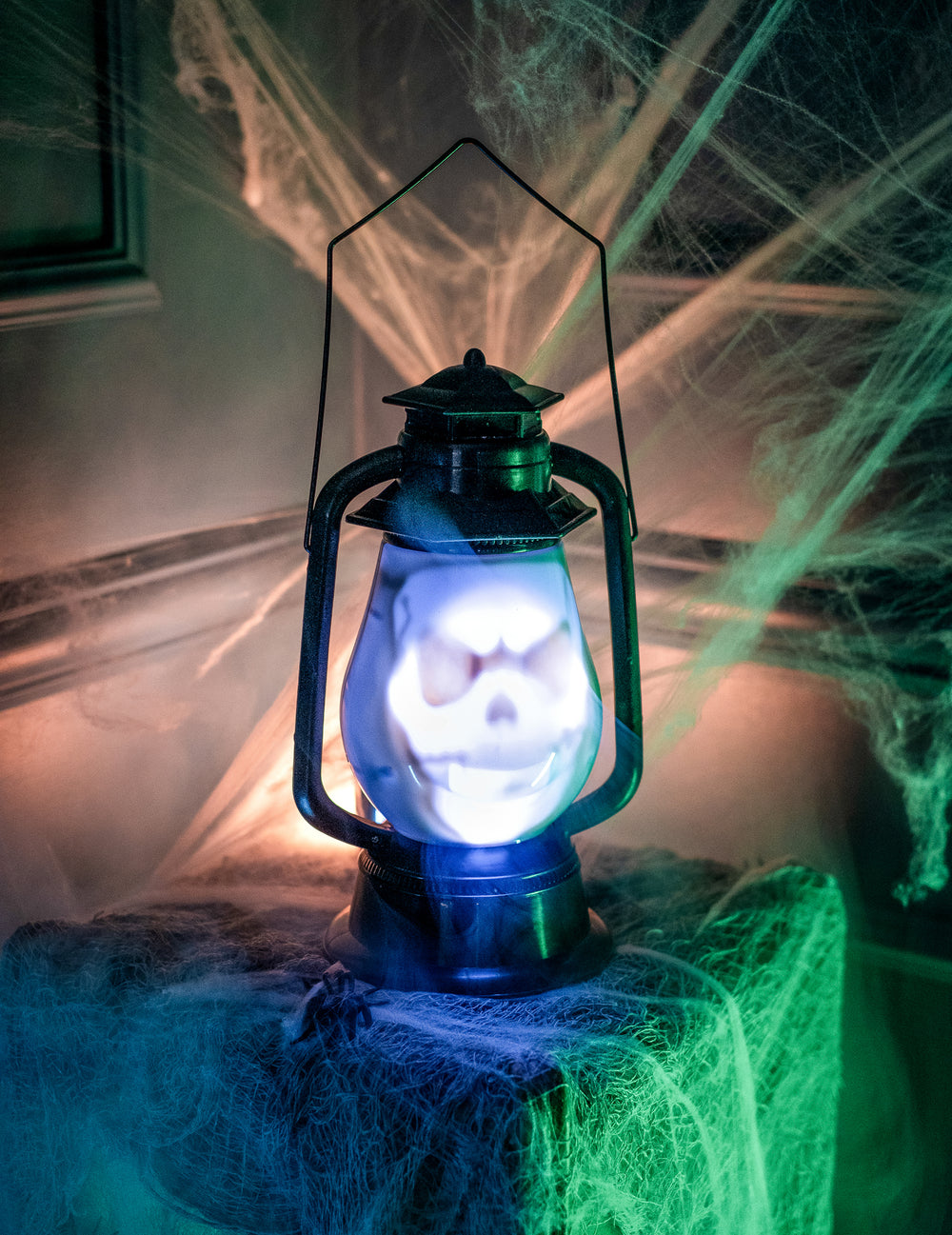 Détail de l'effet tête de mort de la Lanterne lumineuse et sonore Halloween