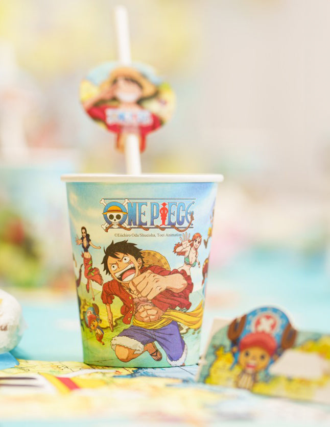 Gros plan sur l'illustration des gobelets en carton One Piece