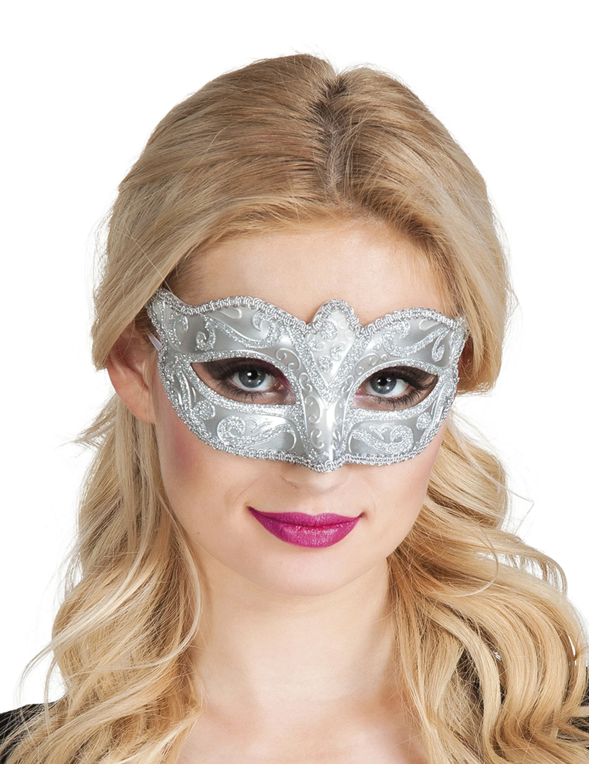 Gros plan du loup vénitien pour femme argenté pailleté