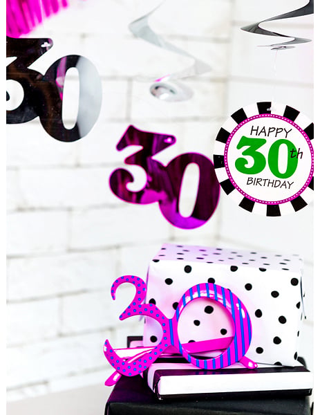 Mise en situation avec décoration d'anniversaire des Lunettes âge 30