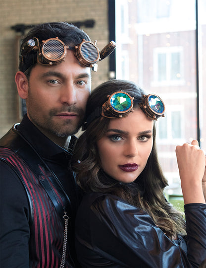Mise en situation par un couple des lunettes avec verres prismes steampunk