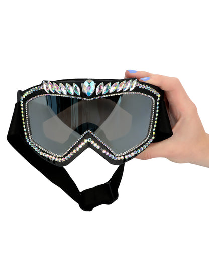 Détail des cristaux irisés des lunettes de ski avec strass pour adulte