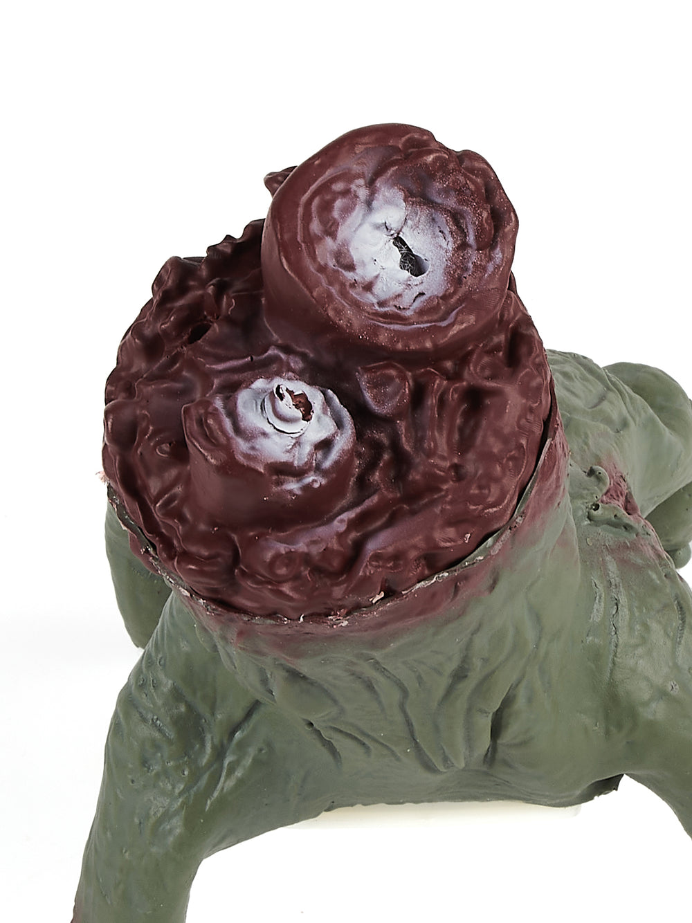 Détail de la section tranchée et ensanglantée de la main de zombie