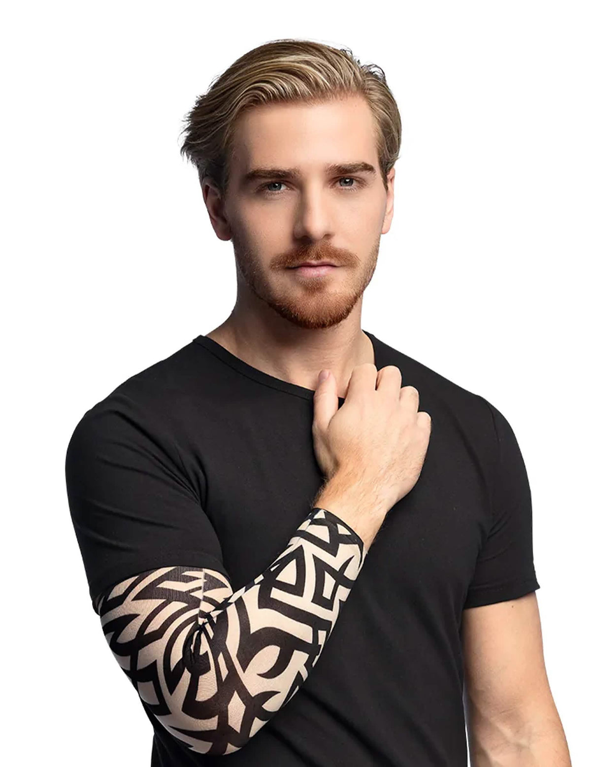 Vue portée de la manche tatuagens tribal