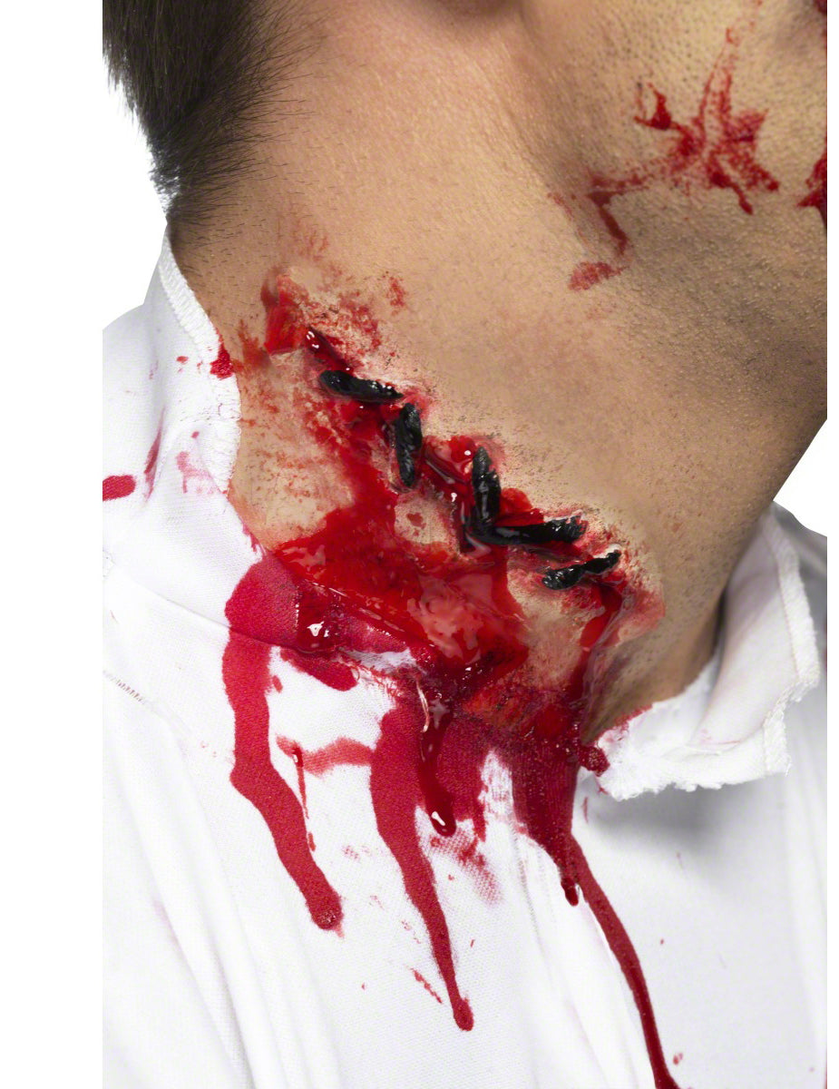 Fausse blessure cou pour adulte sanglante avec points de suture