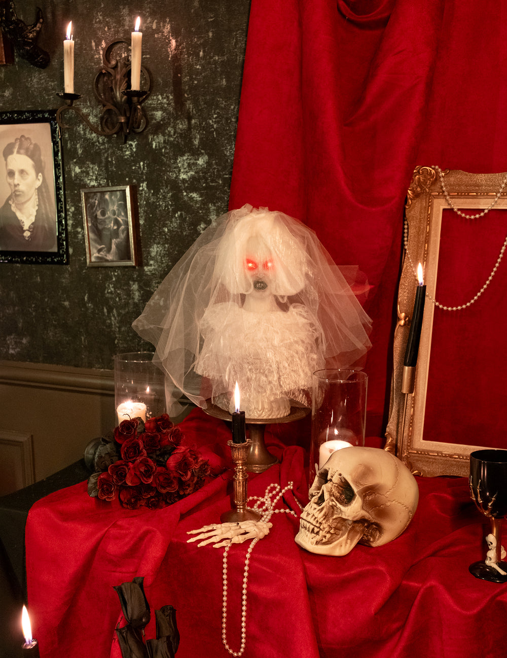 Mise en scène pour Halloween de la décoration de table Mariée fantôme