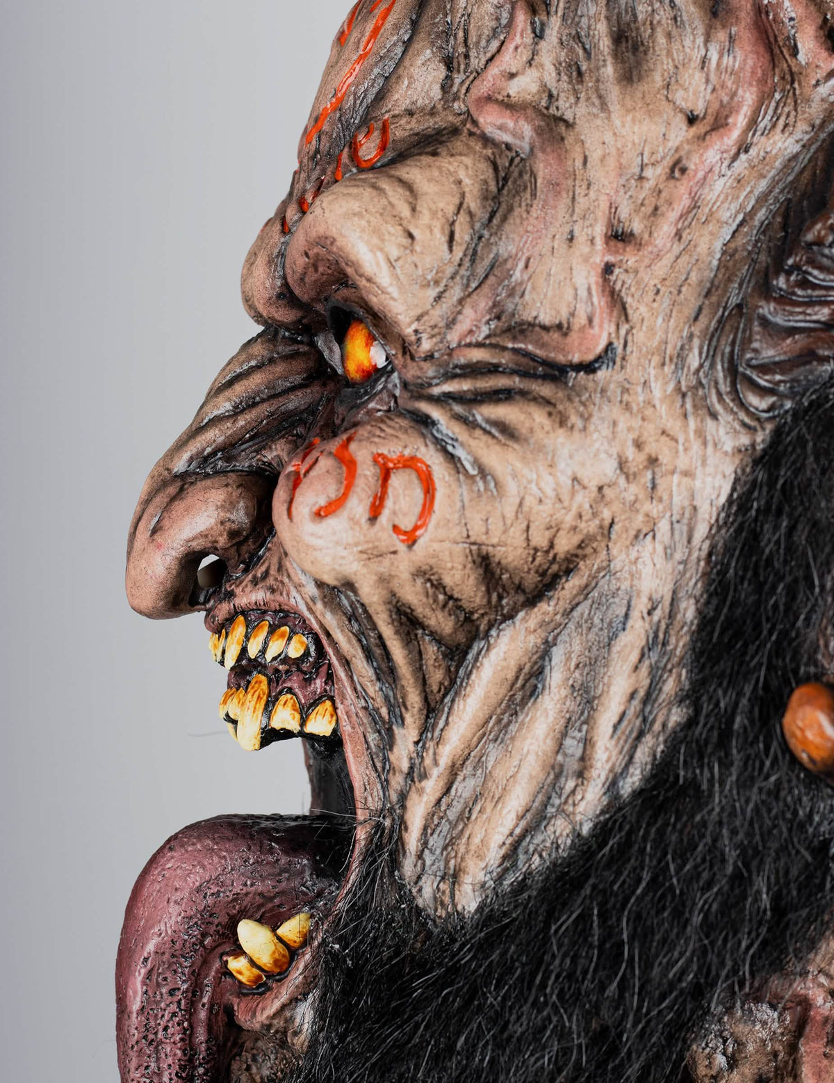 Vue de profil du masque intégral monstre de l'apocalypse