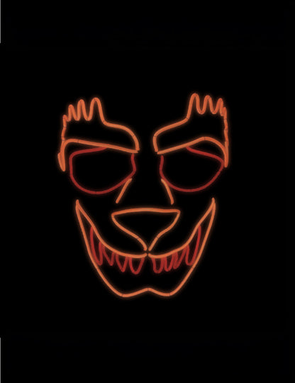 Détail du rendu lumineux orange du masque luxe LED loup-garou