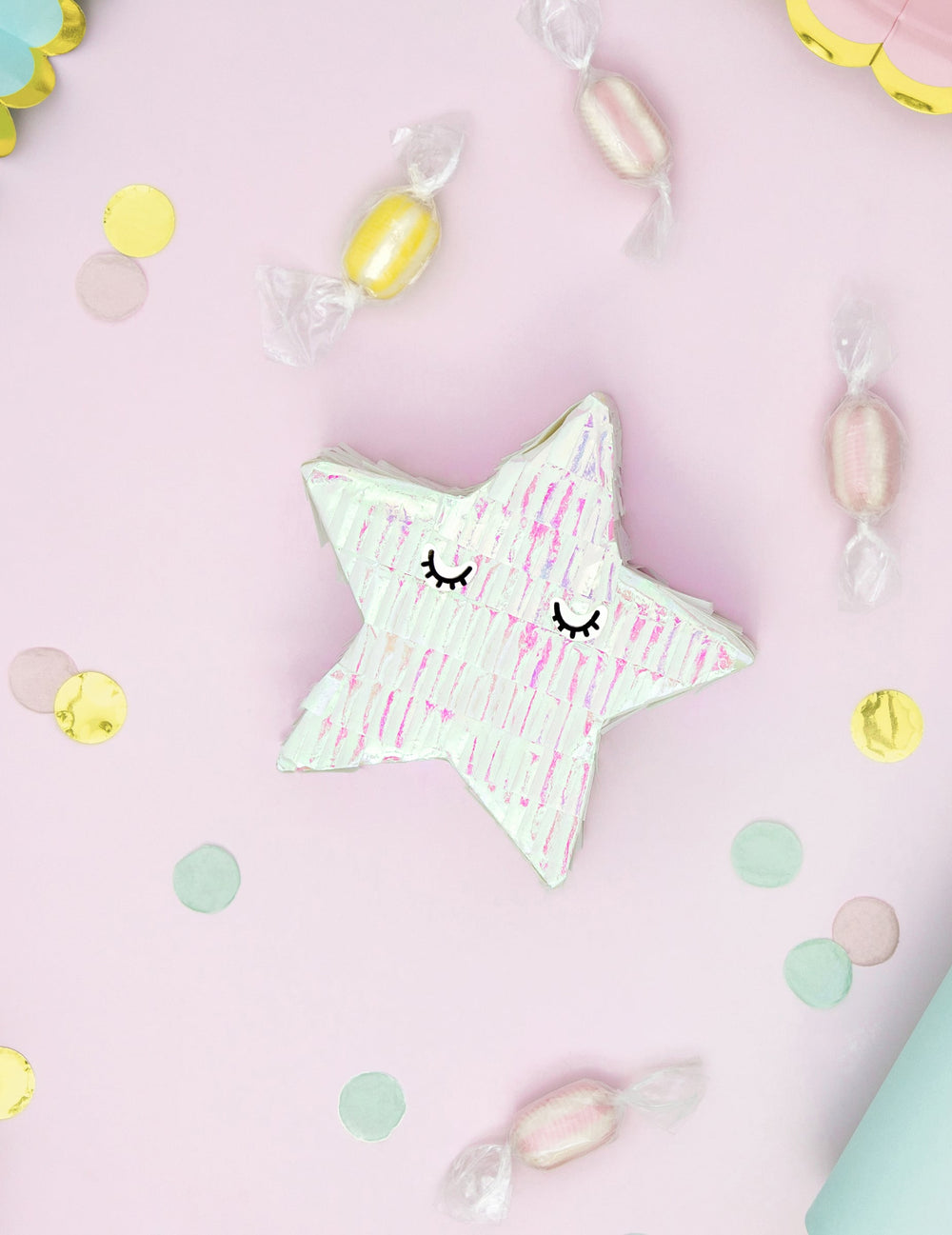Mise en scène de la mini piñata étoile pour décoration