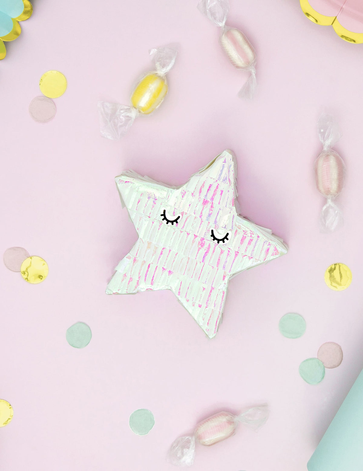 Mise en scène de la mini piñata étoile pour décoration