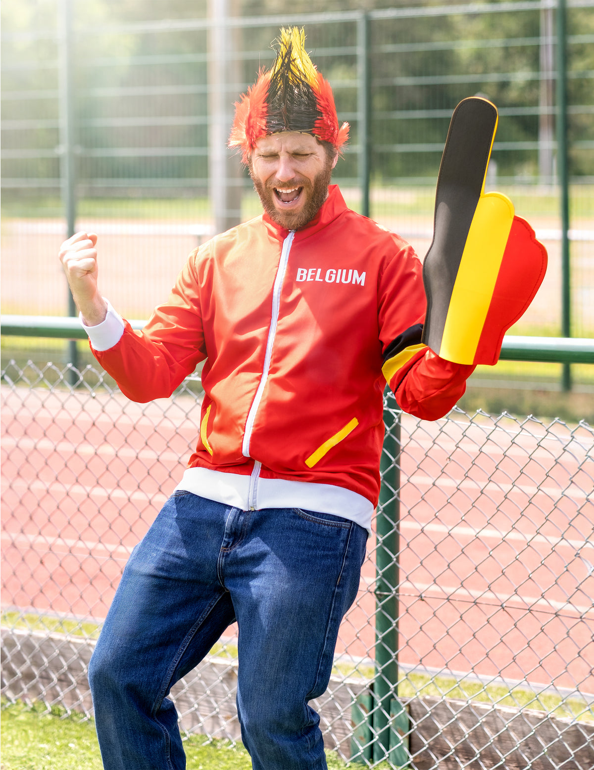 Supporter portant la main en mousse Belgique