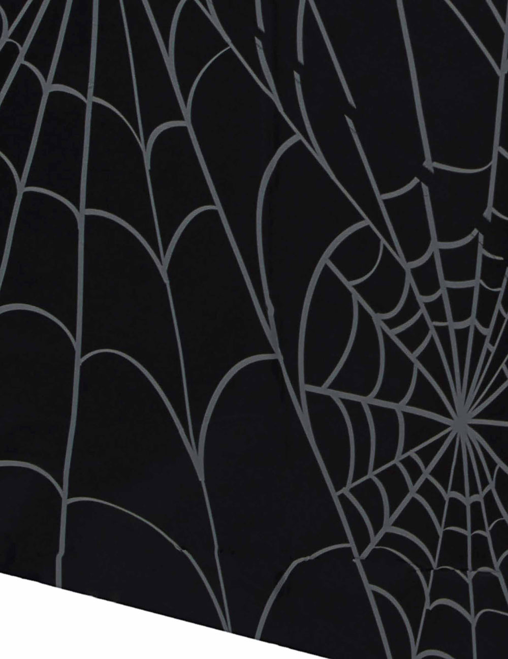 Détail du motif de la nappe en papier toiles d'araignées