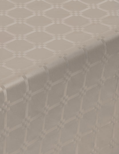Gros plan sur les motifs de la nappe en rouleau papier damassé pour fête