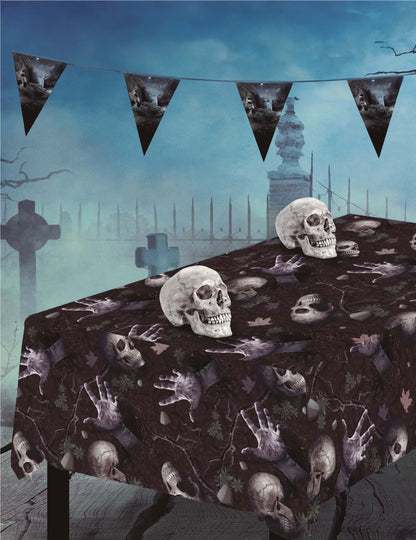 Mise en scène avec décor de la nappe revenants du cimetière
