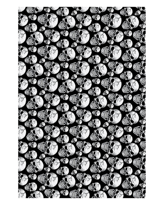Nappe tête de mort noir et blanc avec motifs de crânes