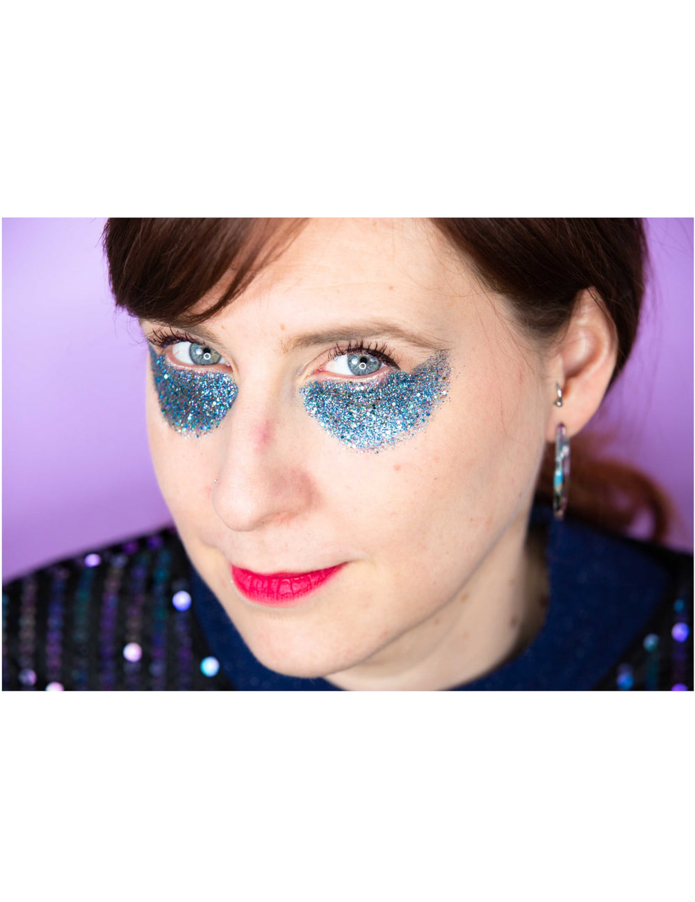 Mise en situation sur le visage des paillettes biodégradables Galaxsisi