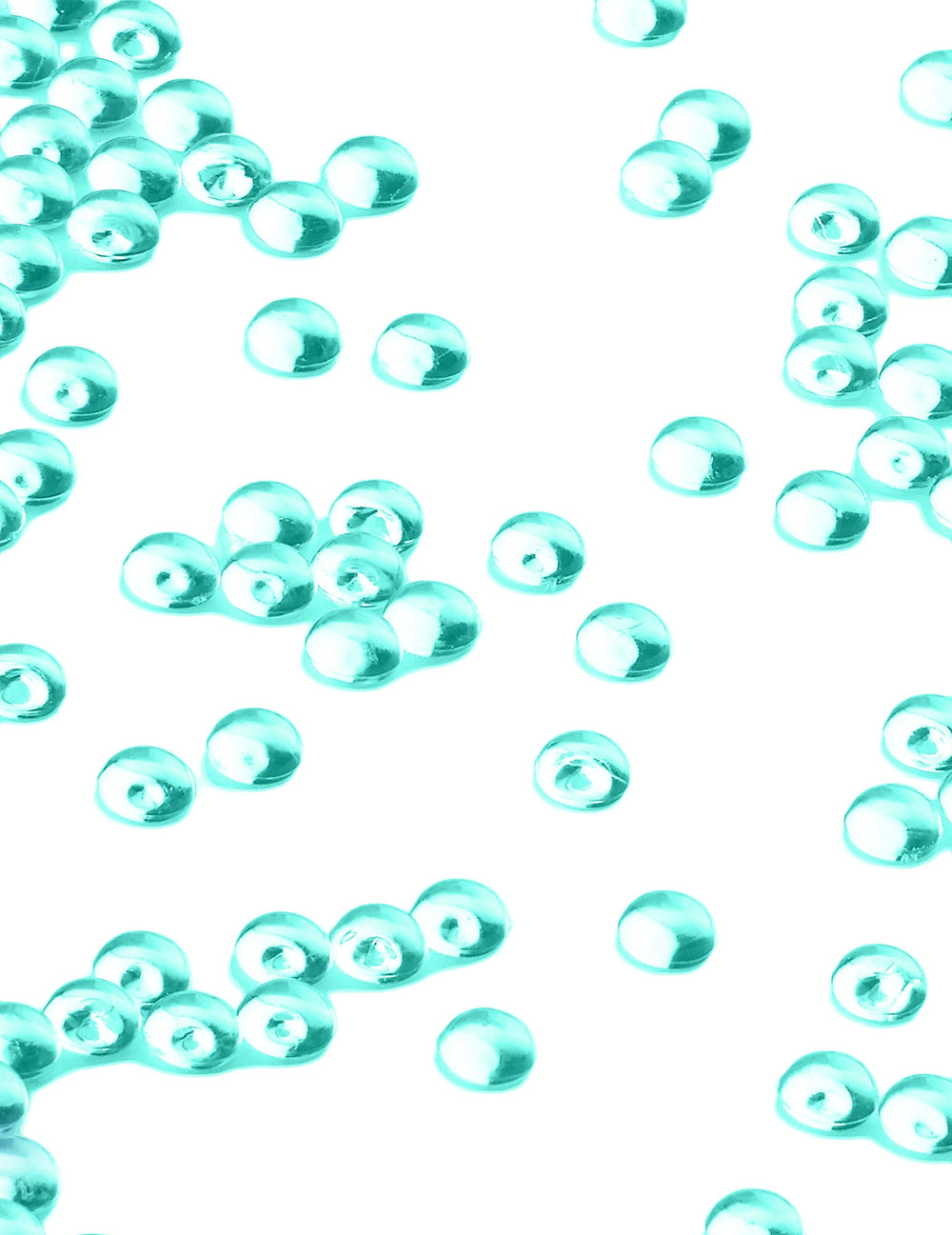 Gros plan sur les perles effet goutte de pluie pour décoration de table jade