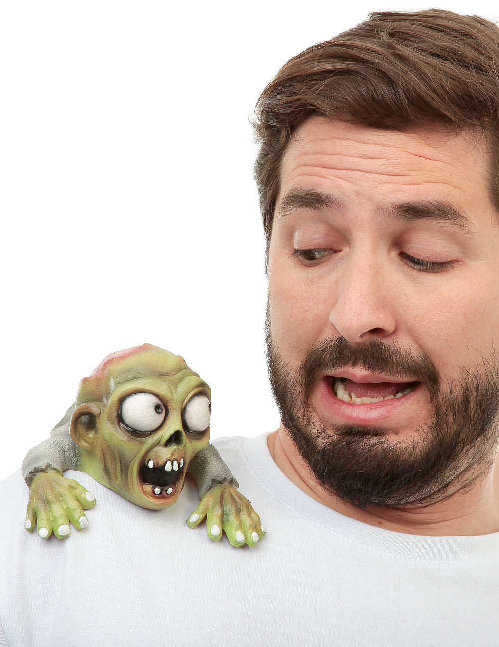 Gros plan sur le porté du petit zombie d'épaule pour adulte