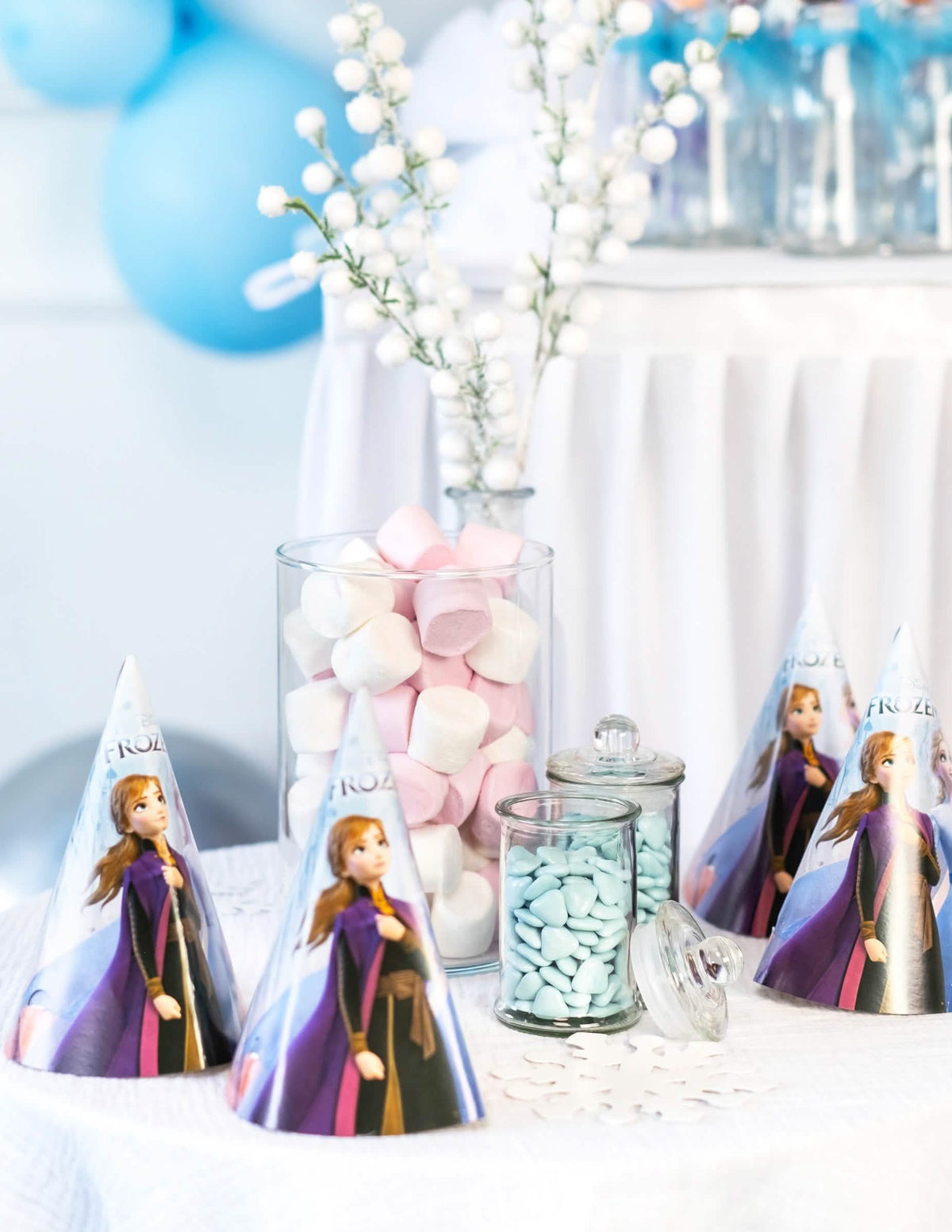 Mise em situação da bonbonnière confiseur para candy bar cheia de rebuçados azuis