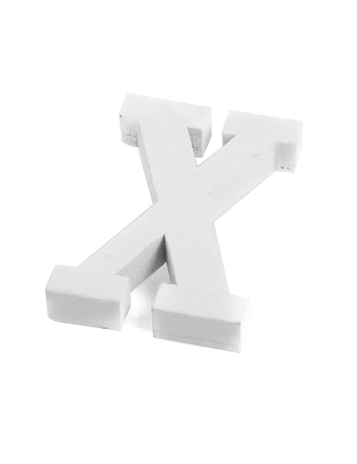 Pequena letra de madeira x para decoração de casamento branco