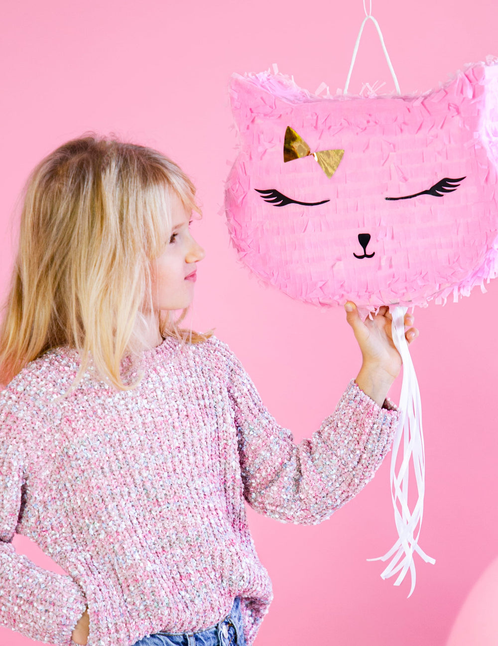 Mise en situation de la Piñata chat pour anniversaire