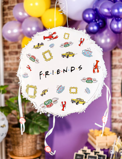 Vue de face suspendue de la piñata Friends