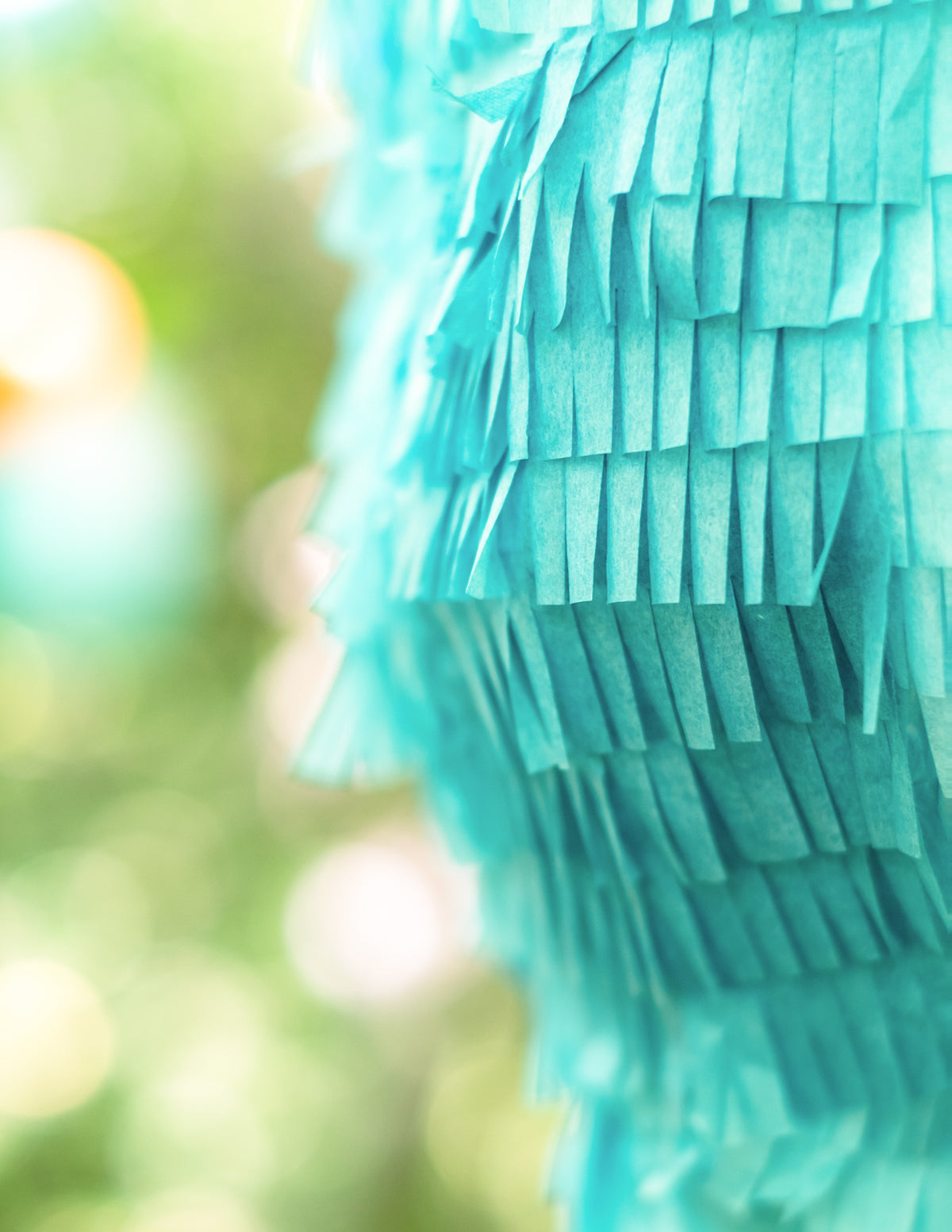 Détail des franges en papier de la pinata hibou