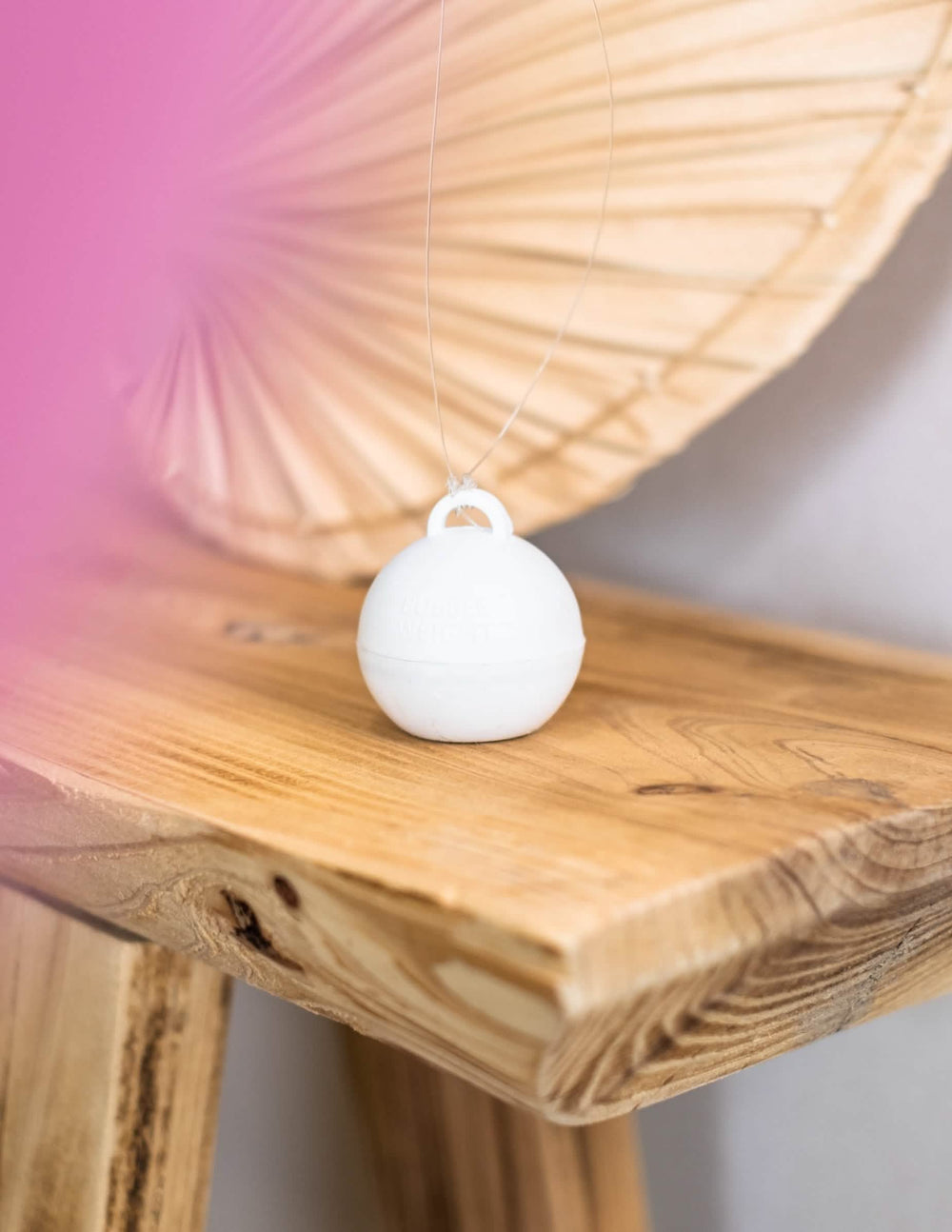 Detalhe do peso para balão de hélio branco 35 g