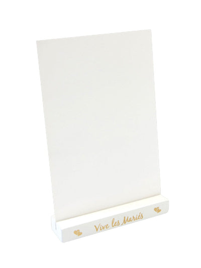 Porte menu en bois Vive les Mariés pour mariage blanc et doré avec cœurs