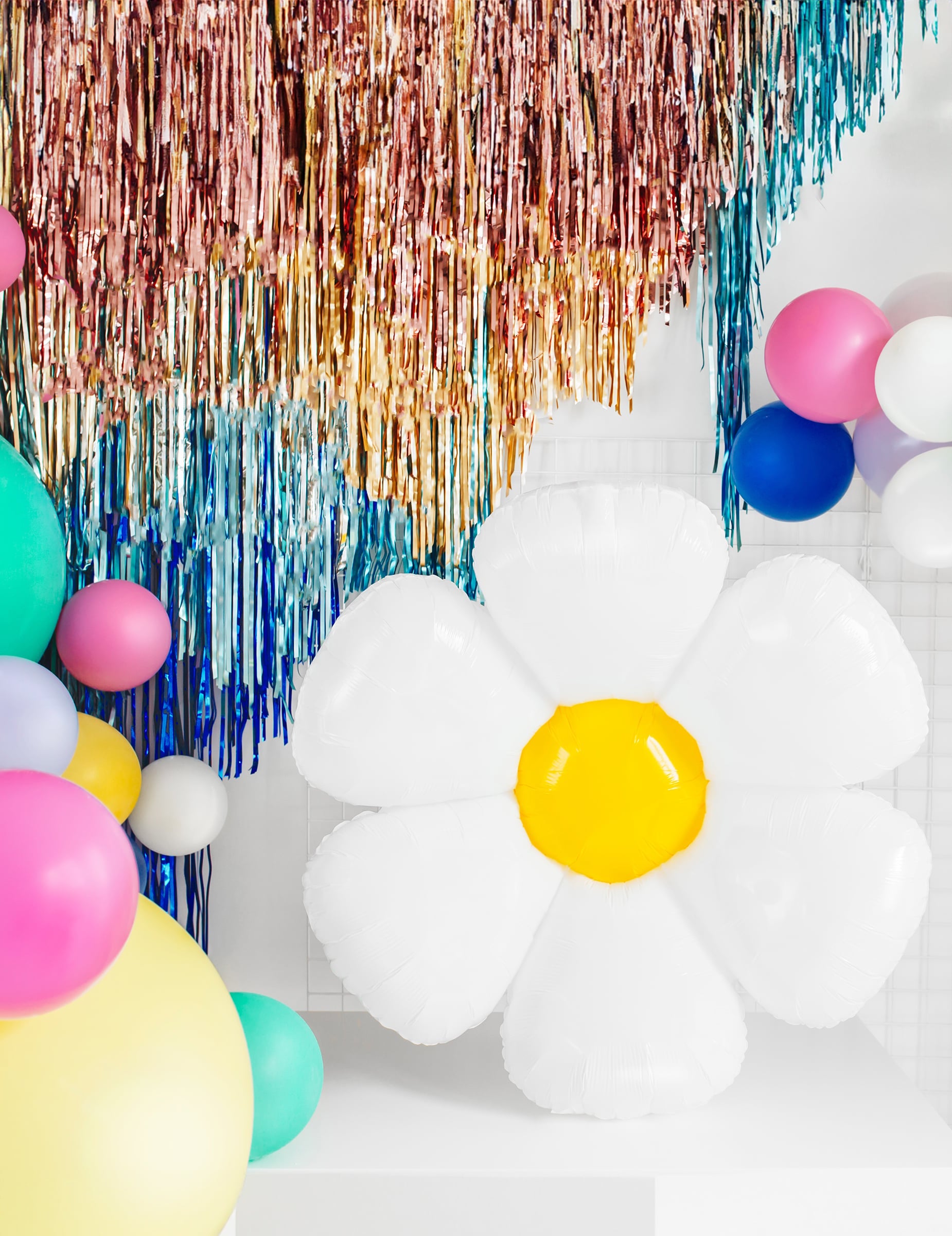 Arrière-plan festif du rideau de fils métallisé pour fête bleu nuit