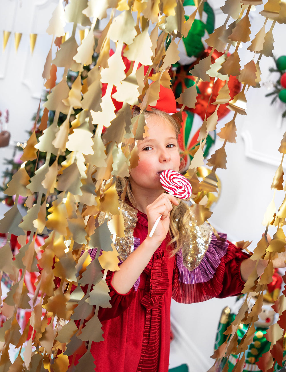 Ambiance festive du rideau de fils scintillant sapins