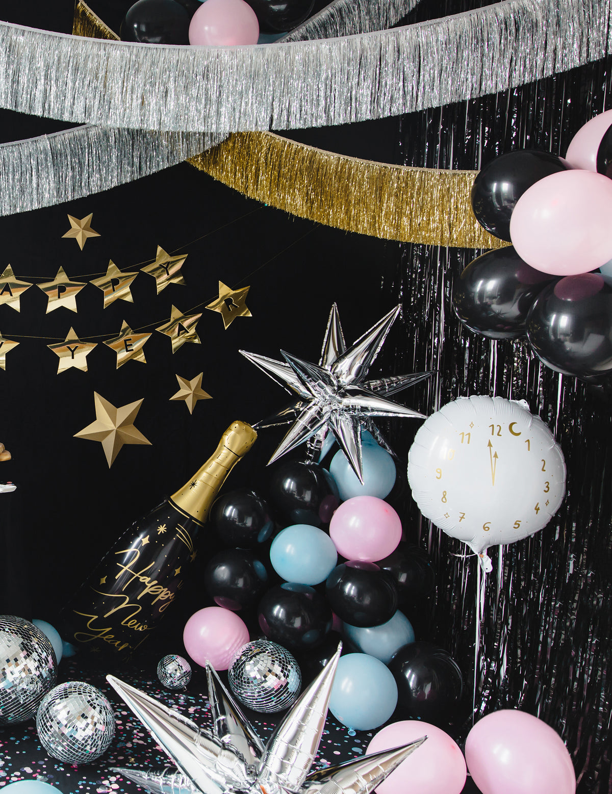Mise en scène festive du rideau scintillant noir pour décoration de fête