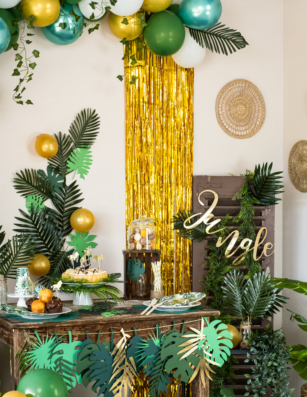Mise en scène sur le thème jungle du rideau scintillant pour décoration de fête