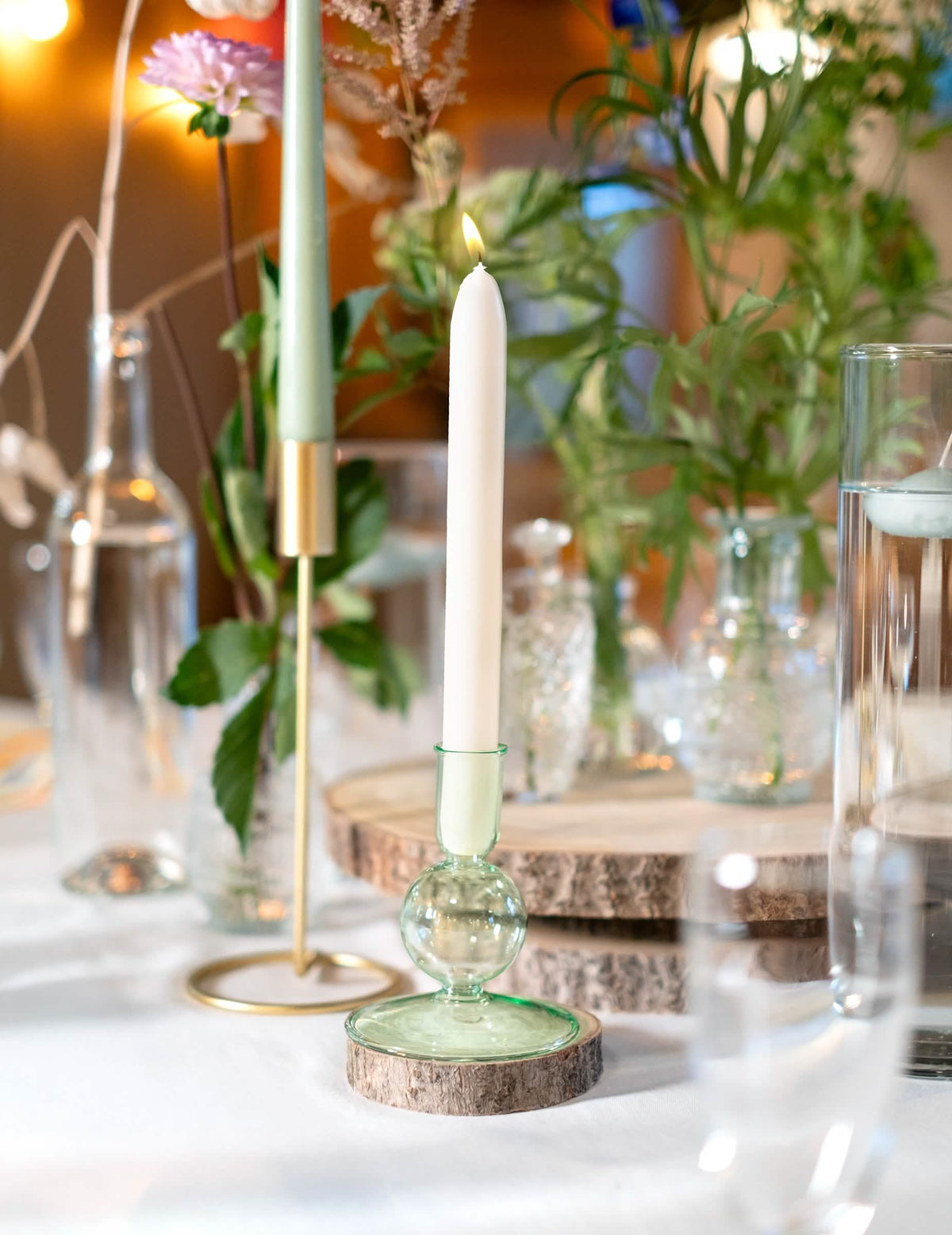 Suporte de castiçal em vidro de tronco de madeira natural para decoração de casamento