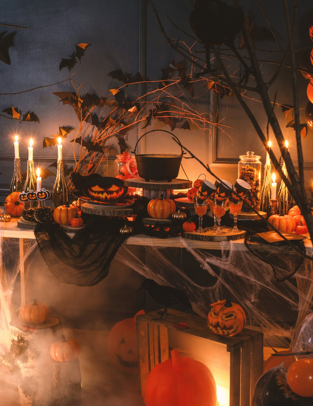 Mise en ambiance Halloween du rondin de bois naturel pour décoration