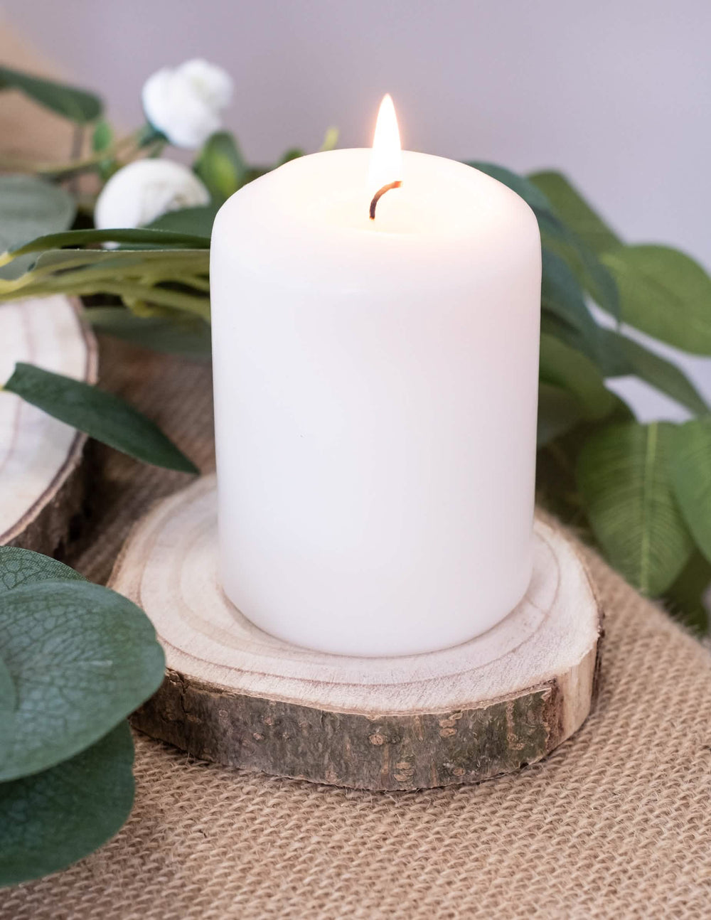 Suporte de vela branca de tronco de madeira natural para decoração de casamento