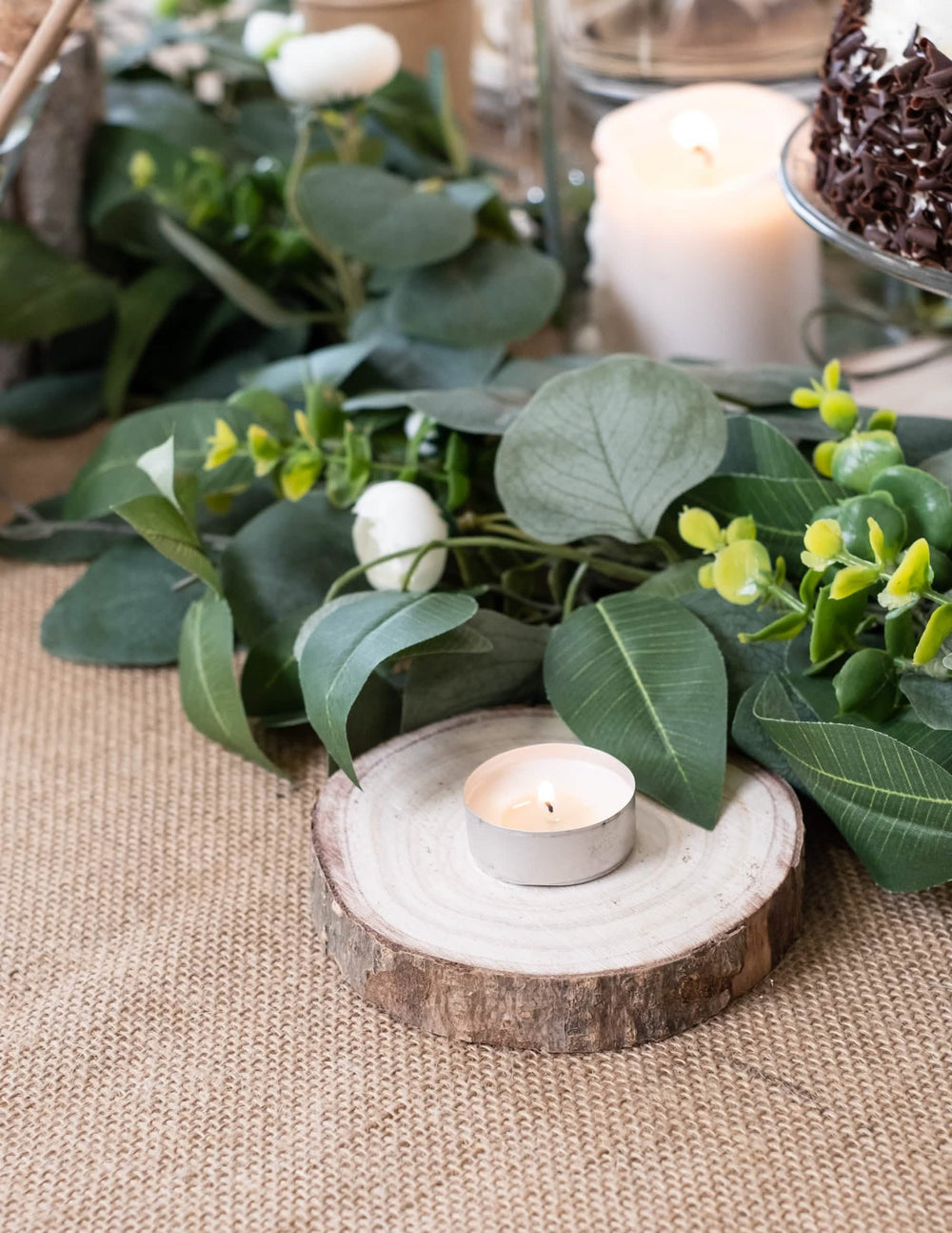 decoração de mesa campestre de tronco de madeira natural para decoração de casamento