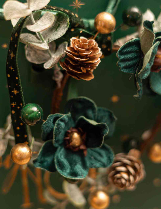 Fita com estrelas veludo verde escuro e dourado 1 cm x 3 m