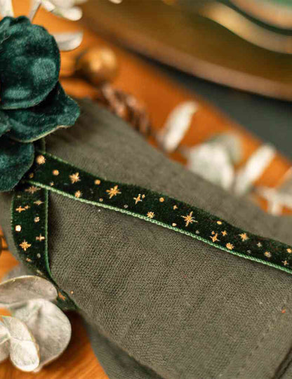 Fita com estrelas veludo verde escuro e dourado 1 cm x 3 m