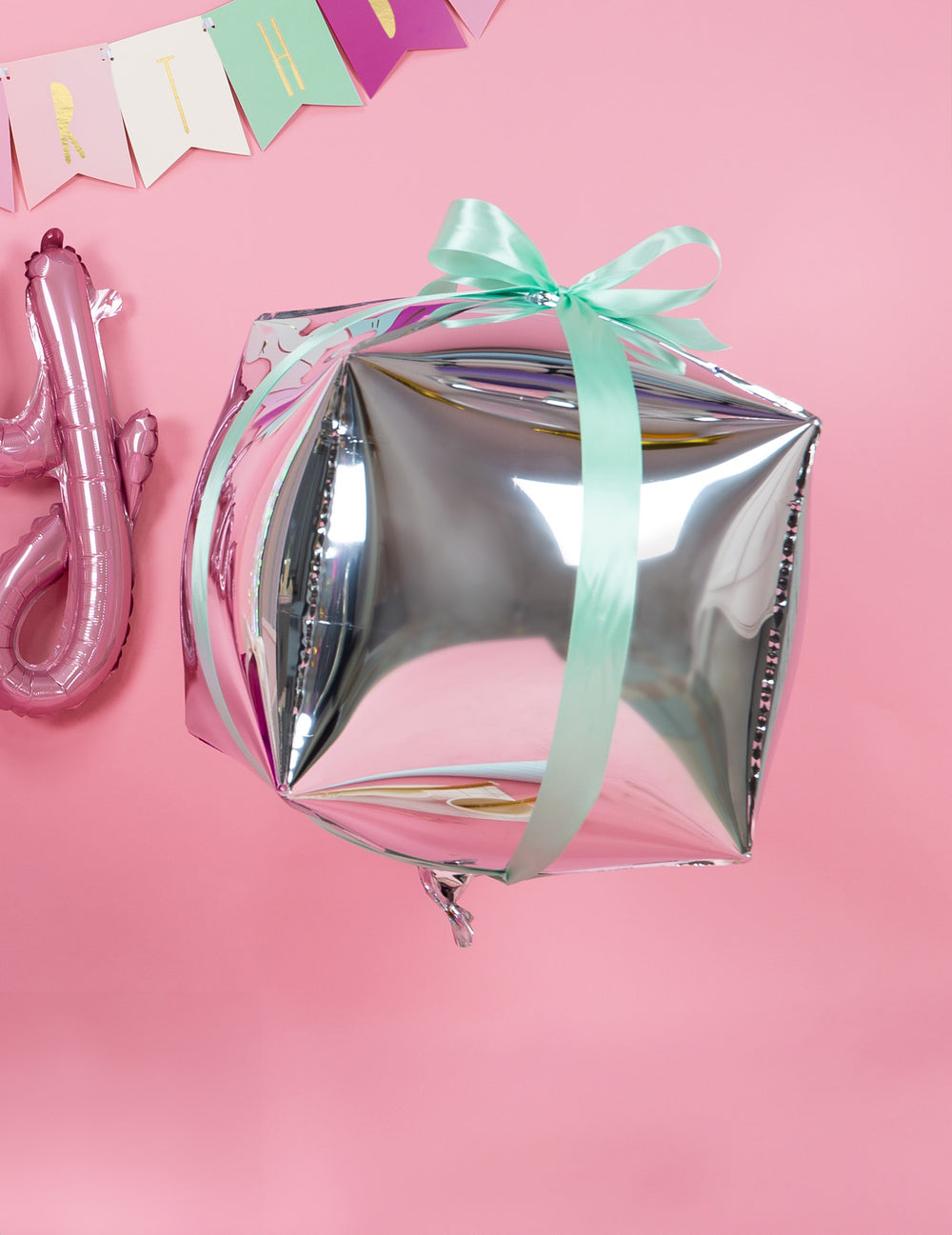 Mise en situation sur un ballon du ruban satin pour décoration