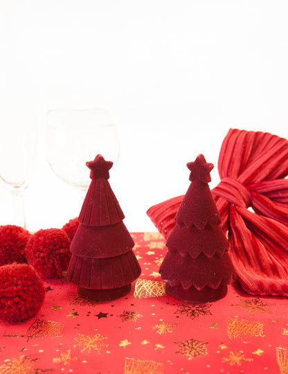 Mise en situation de deux modèles du sapin de Noël en résine pour décoration chic