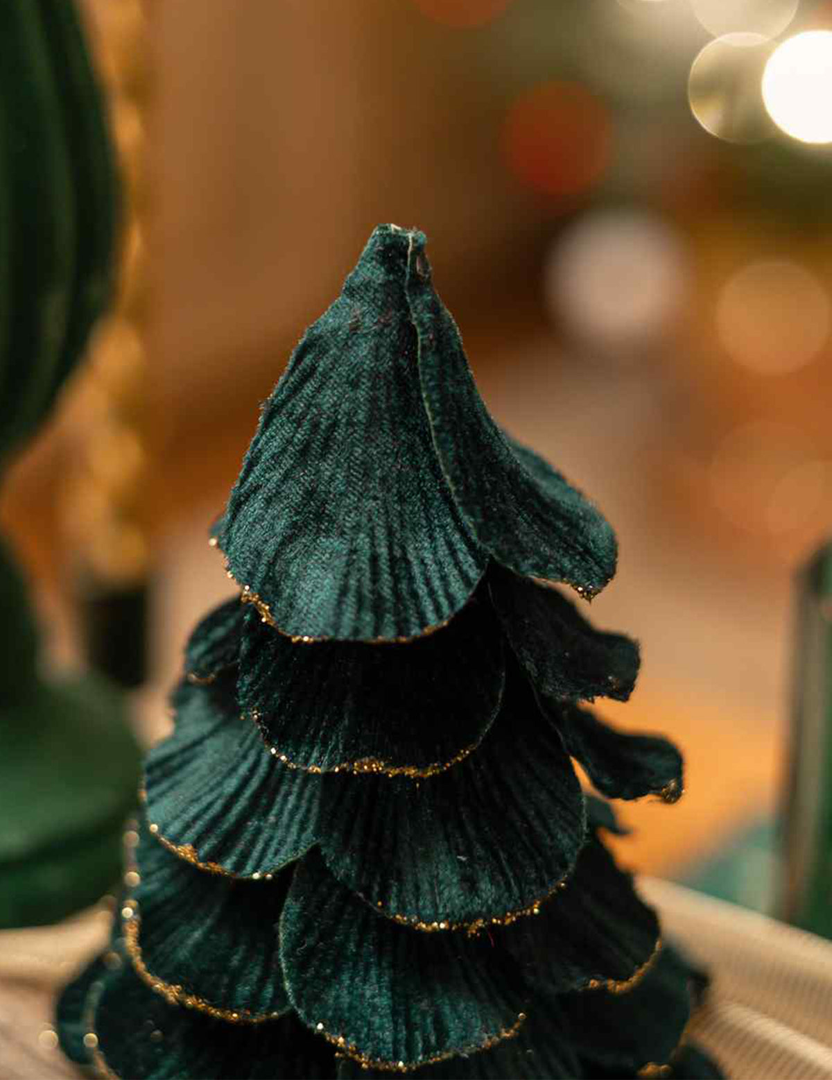 Árvore de Natal de veludo verde escuro e dourado 12 x 16 cm