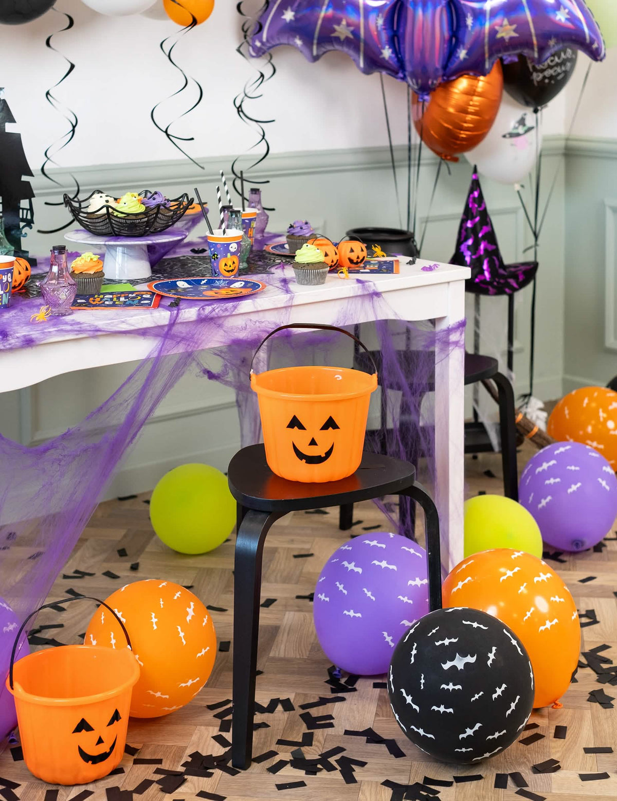 Mise em situação num cenário de festa do balde abóbora para halloween